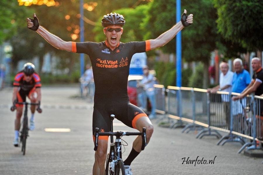 Pim Achterkamp wint in Maassluis 20.06.2017.jpg
